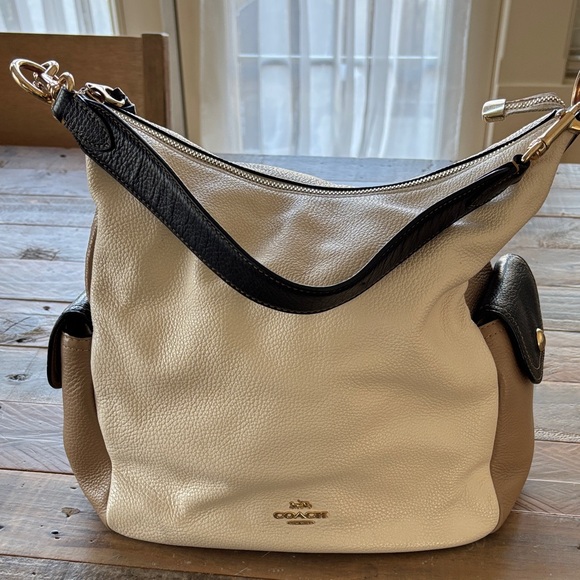 Coach Cream and Tan Leather Shoulder Bag - Picture 2 of 11